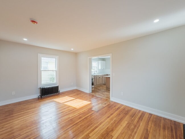 Building Photo - Newly Renovated Single Family available Now!