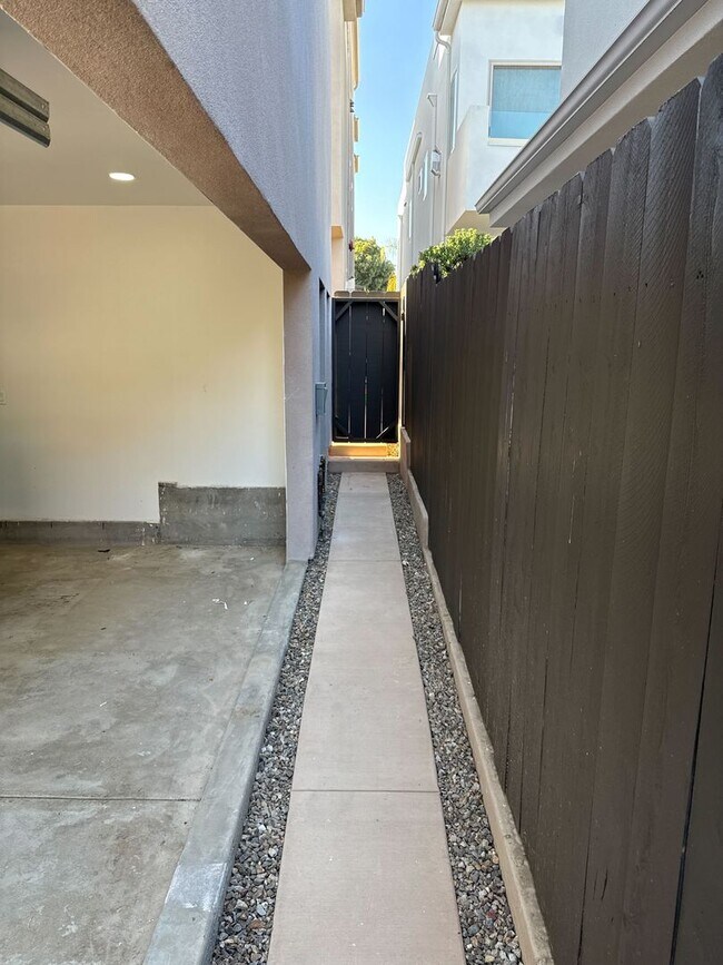 Building Photo - Newly Built 1-Bedroom ADU in Prime Pacific...