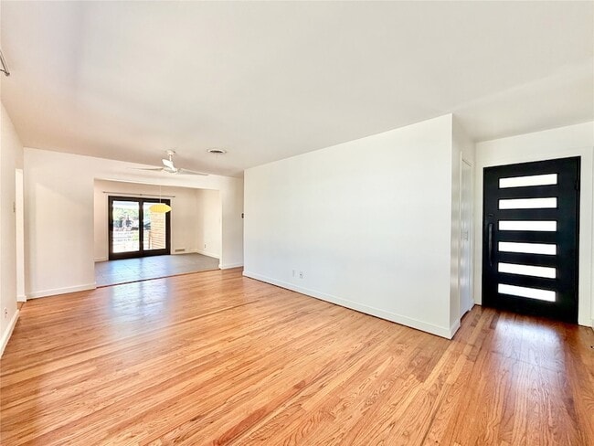 Building Photo - 2223 Forest Oaks Dr