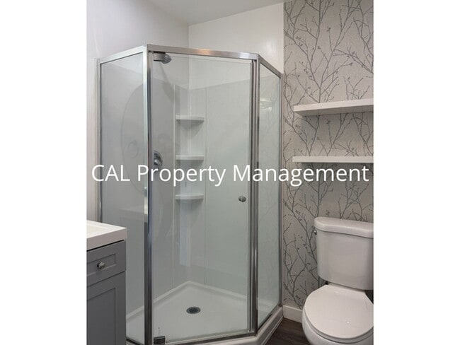 Building Photo - Modern Studio Back Unit, All Utilities Included