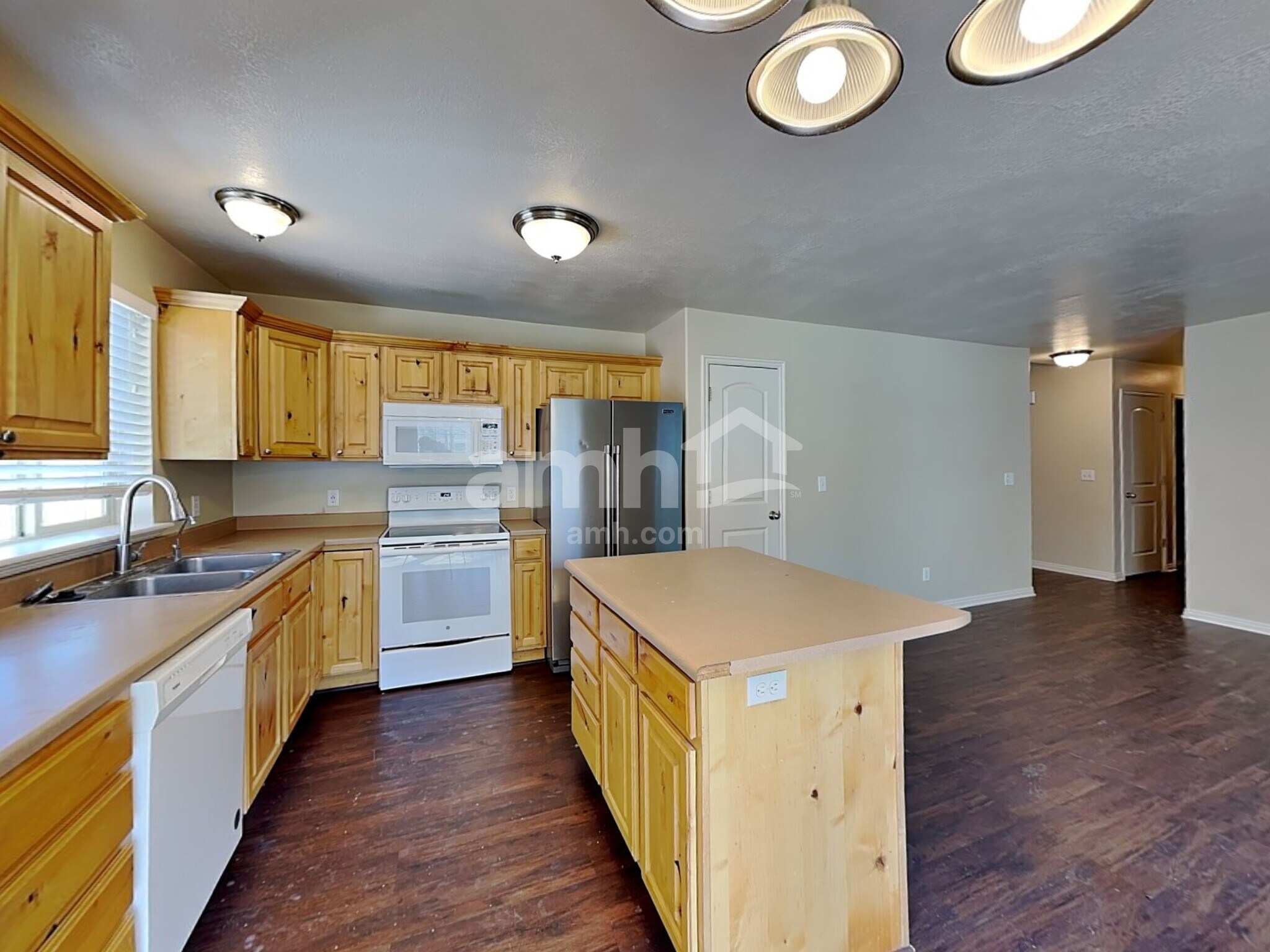 Building Photo - 1444 S 50 W