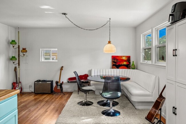 Building Photo - Charming North Nashville Cottage