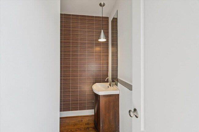 Building Photo - 100 McGowen St