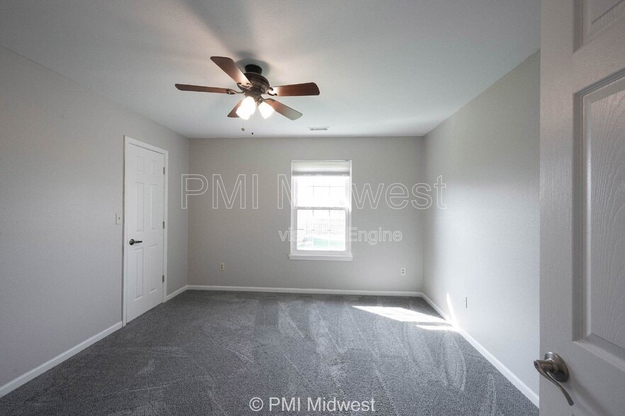 Building Photo - 7657 Scatter Woods Ln