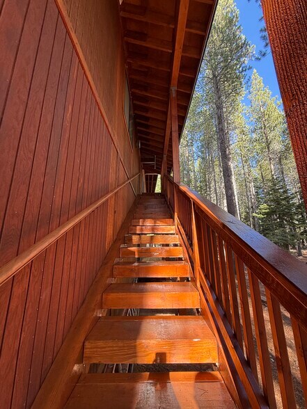 Stairs - 11750 Chapelle Pl