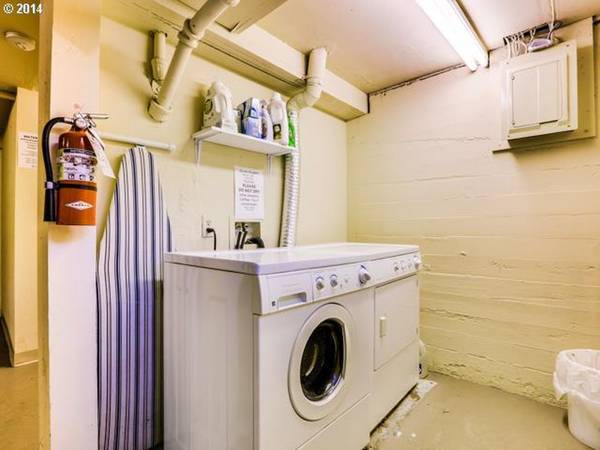 Building Photo - 5530 NE 7th Ave