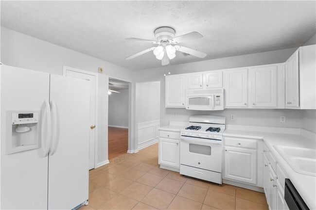 Building Photo - 3870 Safehaven Dr
