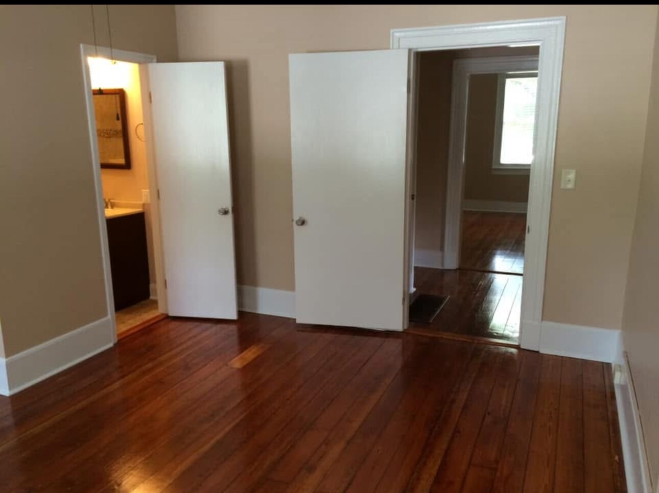 Building Photo - 217 E Richardson Ave