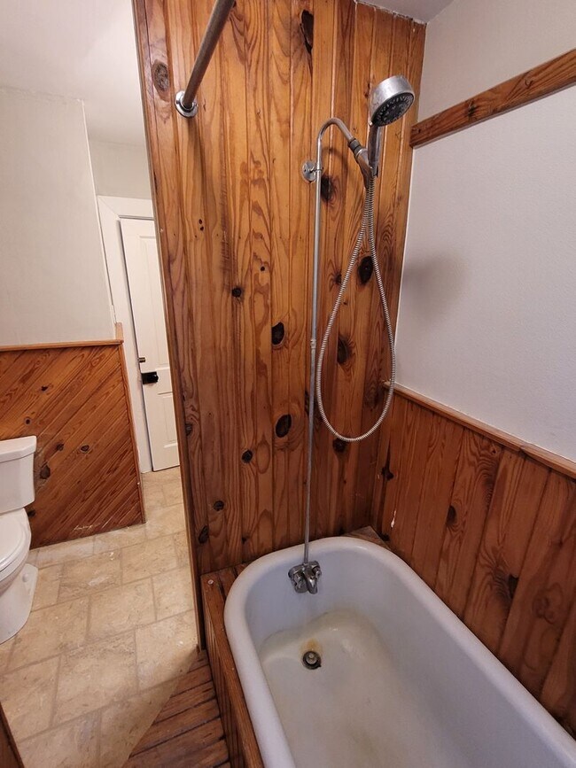 Building Photo - Charming 2 Bedroom House Downtown on Private Street in the District