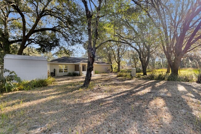 Building Photo - 3/2 Home In Silver Springs Shores