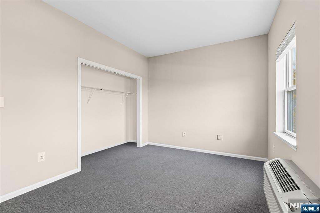 Building Photo - 905 River Rd