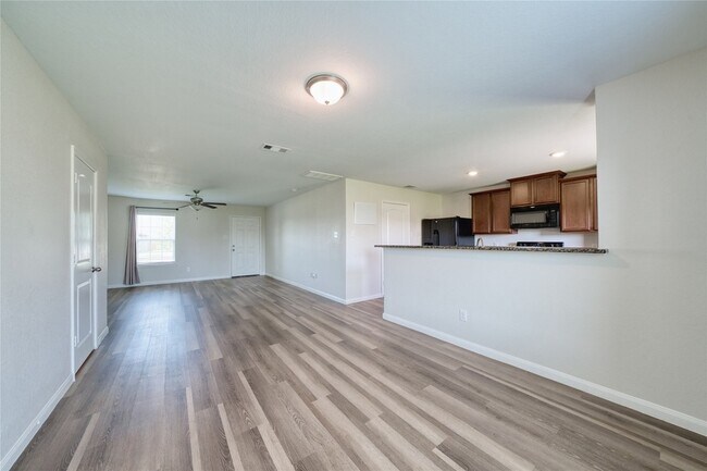 Building Photo - 5735 Rainbow Rd.