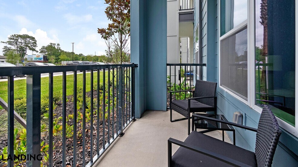 Building Photo - 7311 Baymeadows Way