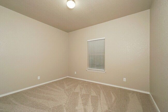 Building Photo - Spacious 3-Bedroom Brick Home