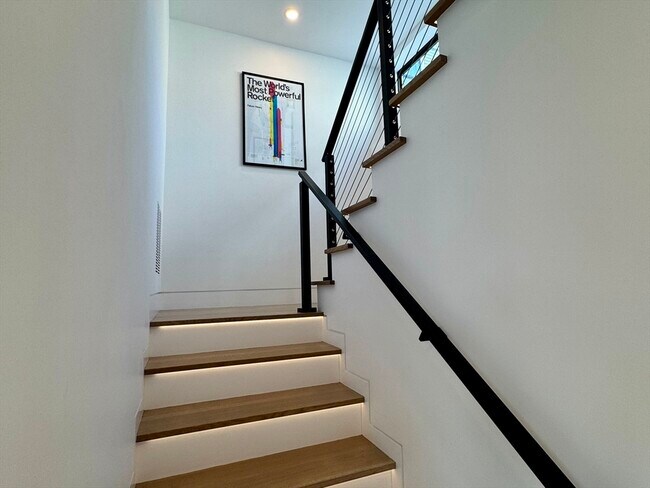 Building Photo - 22 Parker St