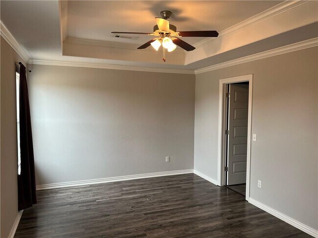 Building Photo - 508 Vista Del Valle St