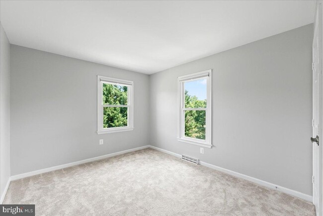 Building Photo - 4527 Sawgrass Ct