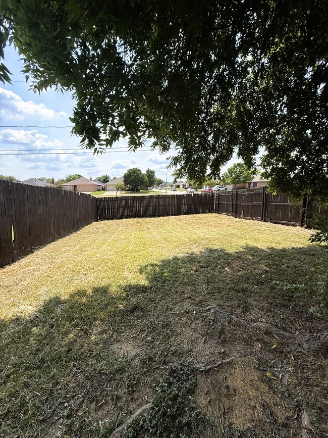 Building Photo - 1025 NW Summercrest Blvd