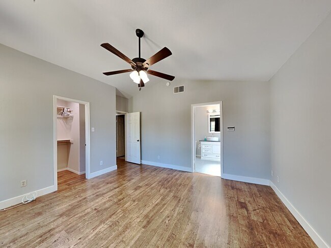 Building Photo - 250 Pinyon Ln