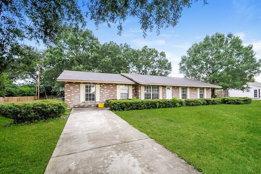 Primary Photo - 3412 Groveview Dr