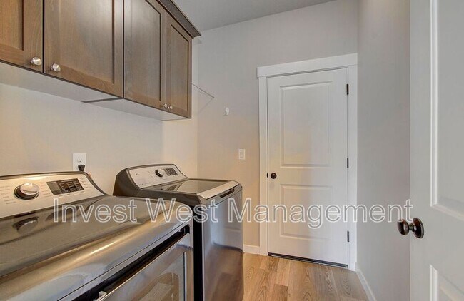 Building Photo - 1651 52nd Ct