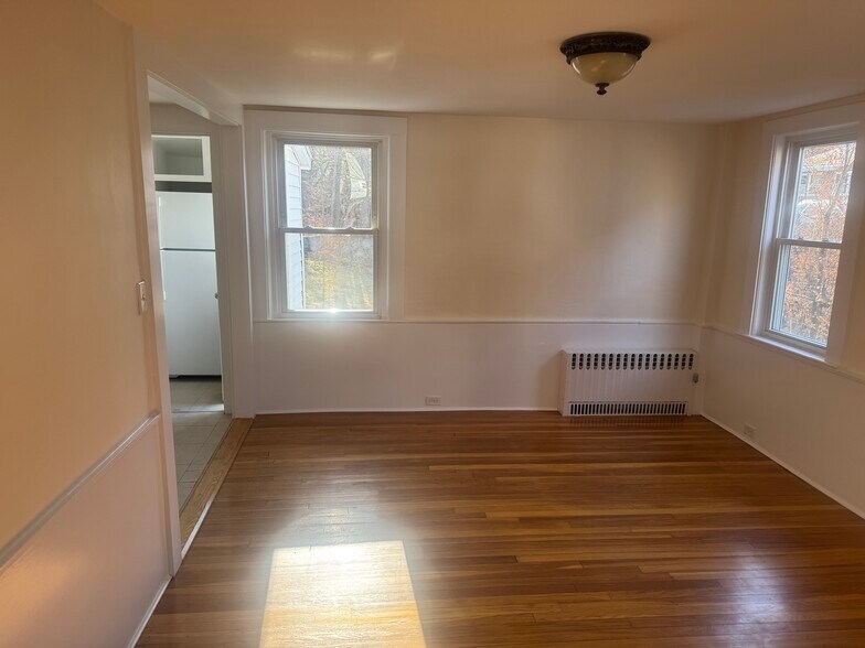 Building Photo - 5 Curve St