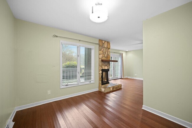 Building Photo - 3 Bedroom, 2.5 Bath Condo on the Pebble Creek Golf Course