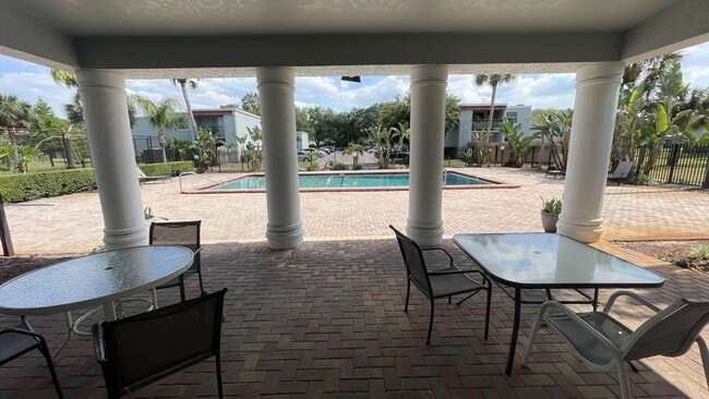 Building Photo - 2836 Somerset Park Dr