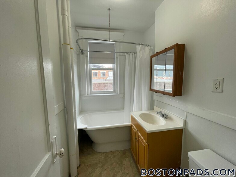 Building Photo - 1179 Boylston St