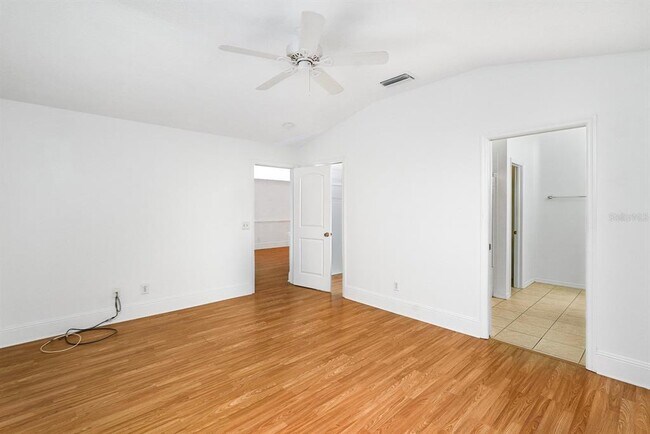 Building Photo - 295 Fareham Dr