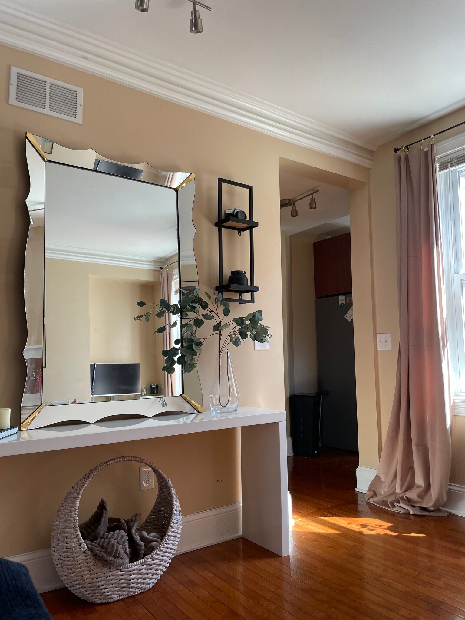 Building Photo - 1906 Sarah St