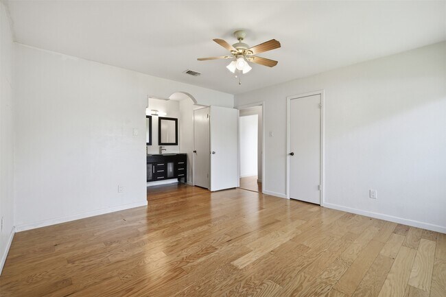 Building Photo - 214 Glen Haven Ct