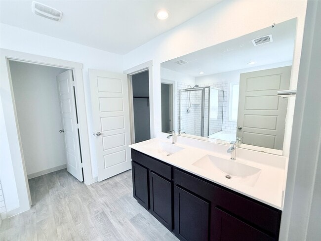 Building Photo - 2824 Gunnersbury Dr