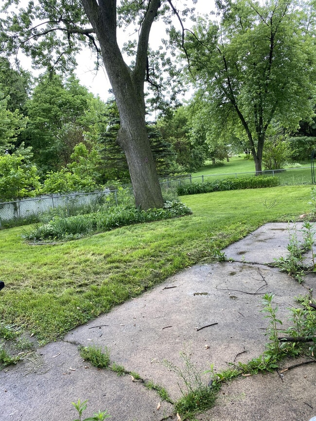 Building Photo - 1413 32nd St NE