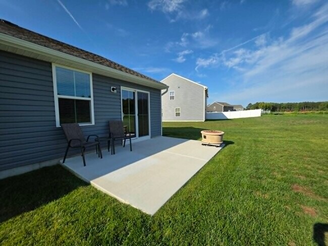Building Photo - 38493 Barberry St