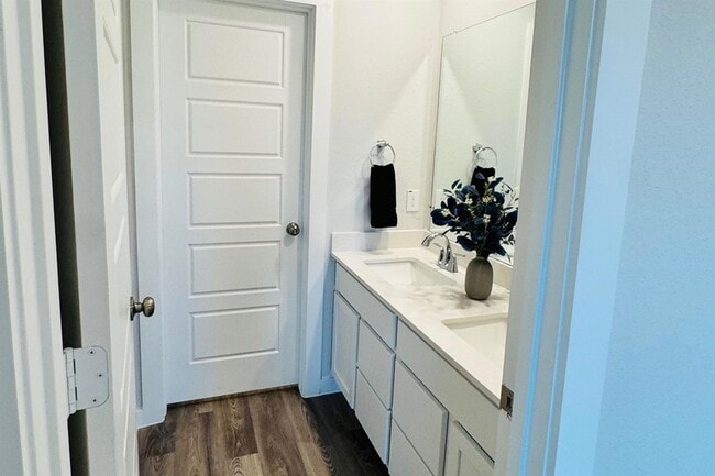 Building Photo - 5935 W Hausman Rd