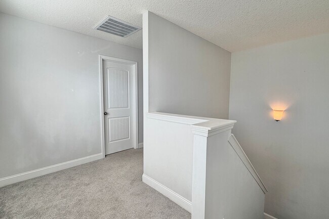 Building Photo - AVAILABLE NOW! (Pet Friendly)