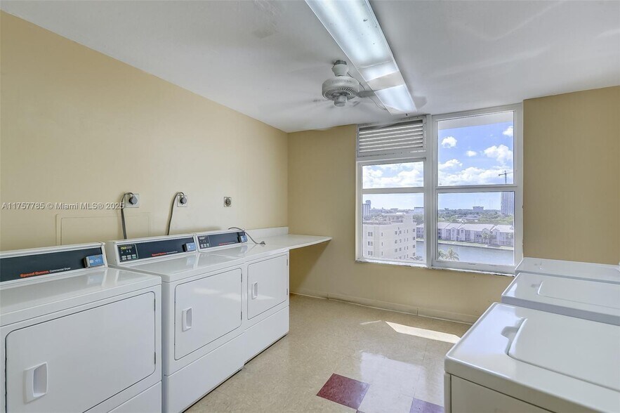 Building Photo - 3800 S Ocean Dr