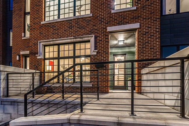 Building Photo - 614 Madison St