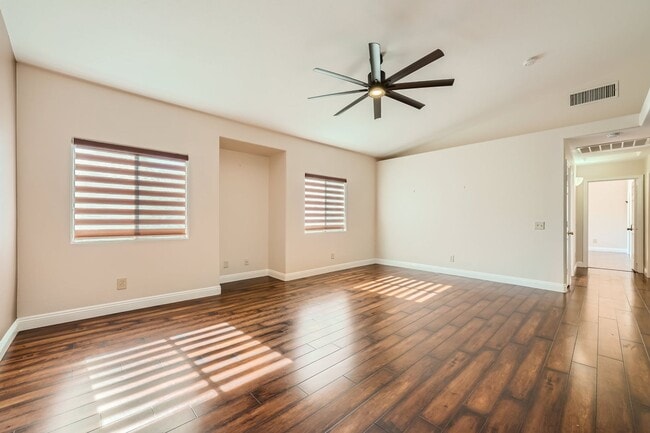 Building Photo - Elegant 2-Bedroom Condo in Gated Community with Pool and Spa