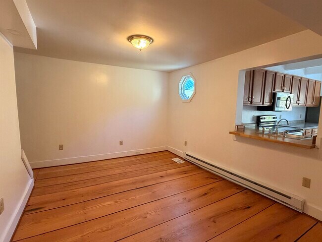 Building Photo - 27 Ashuelot St