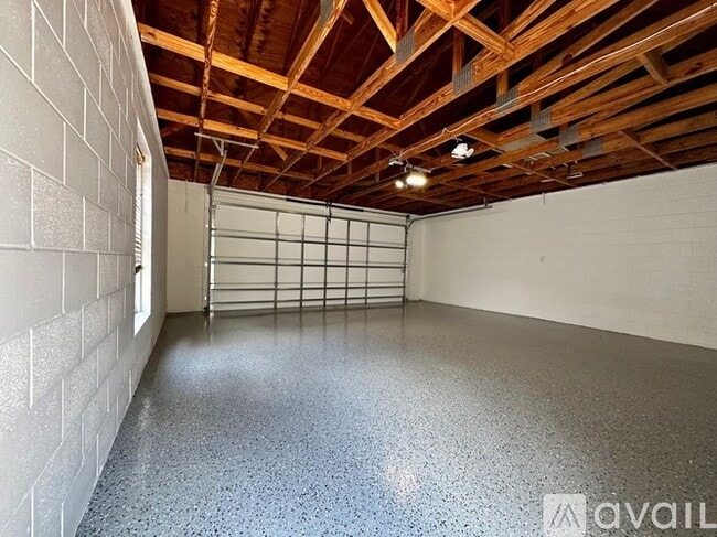 Building Photo - 407 Iris St