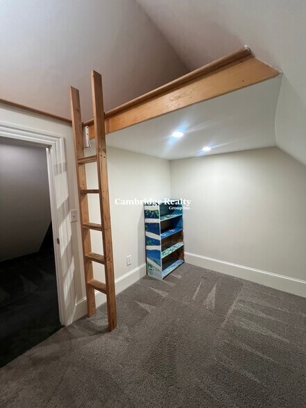 Building Photo - 52 White St