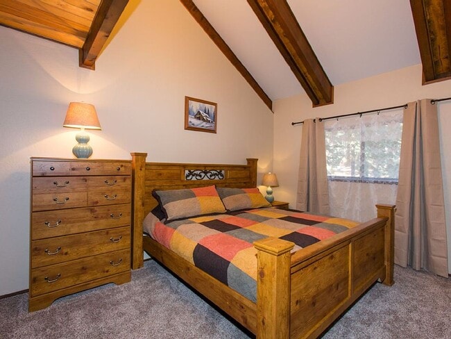 Building Photo - A Rare find in Tahoe! Spacious 4Bd house a...