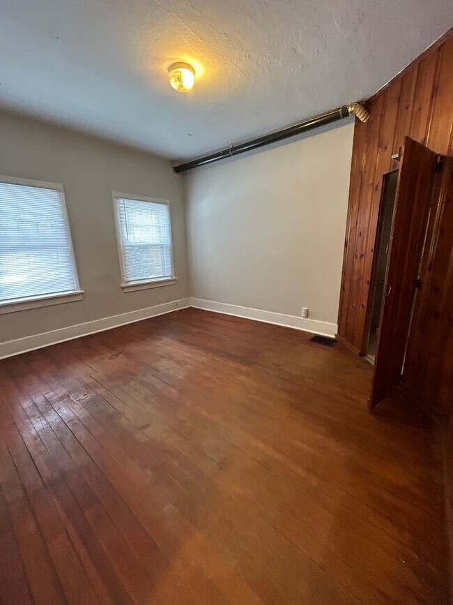 Building Photo - 910-914 N 11th Street