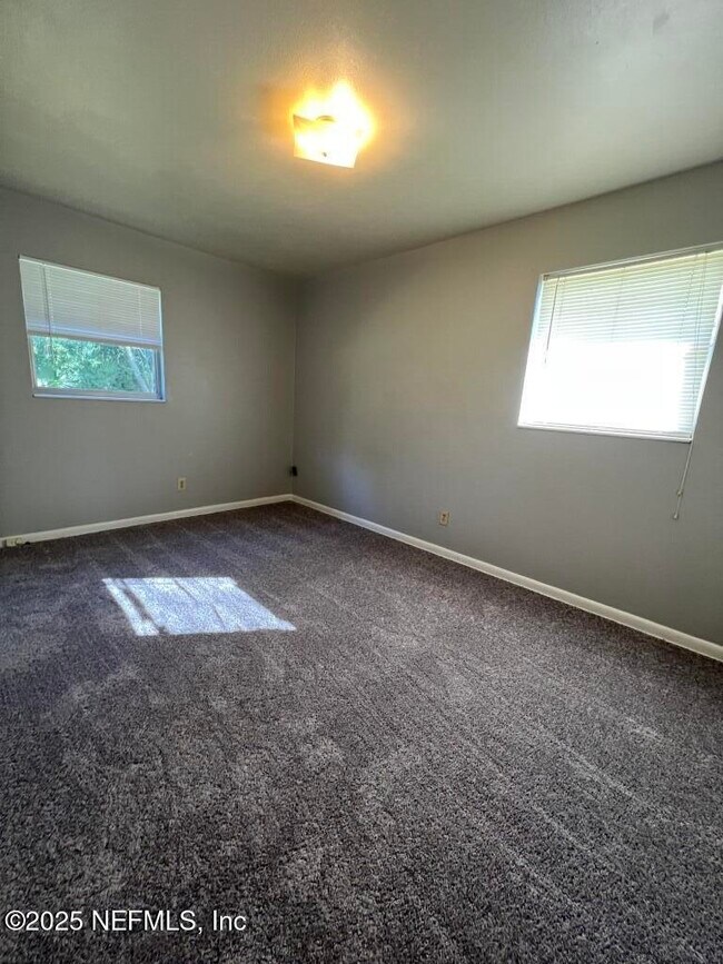 Building Photo - 8095 Lourdes Dr W