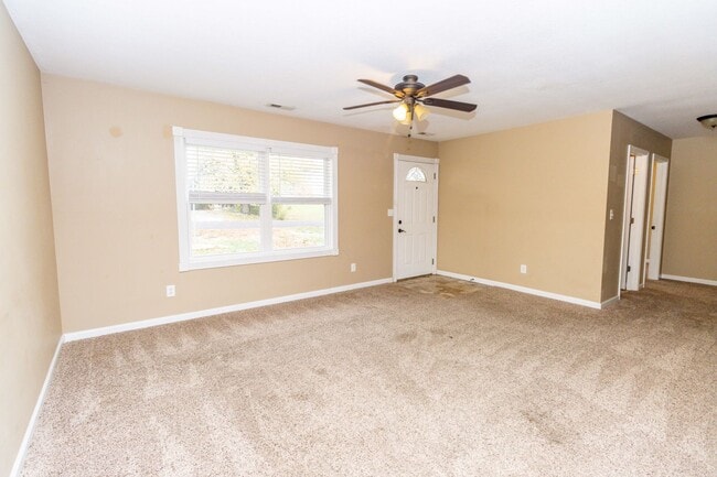 Building Photo - 3 bed, 1 bath home for rent!