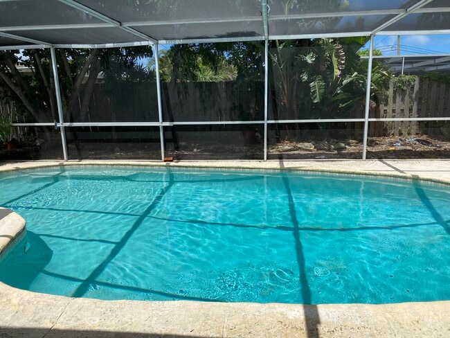 Building Photo - 466 Gateway Dr