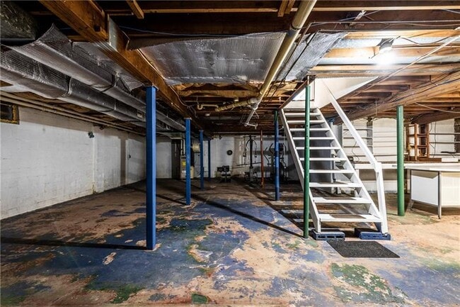 Building Photo - 412 Sawmill Run Rd