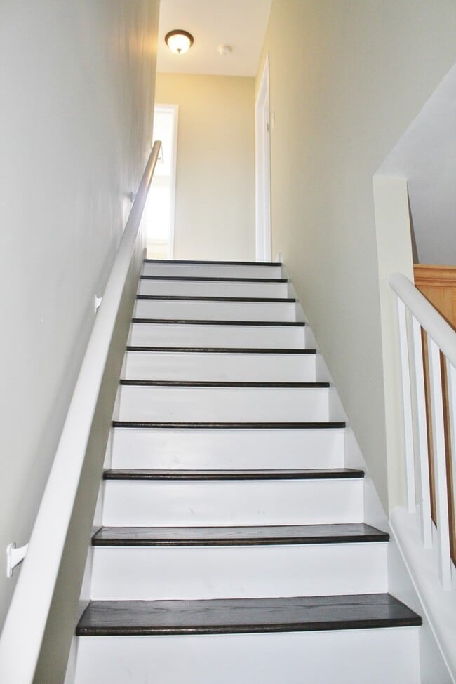 Building Photo - 3170 Strathmore Dr